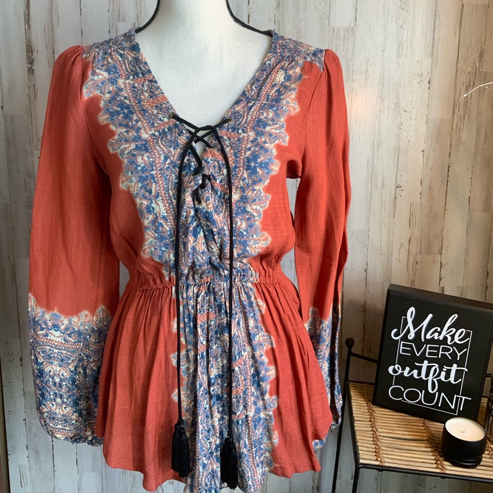 Free People lovely elastic waist blouse. Size small